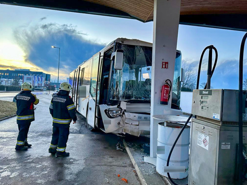 Acht Schüler bei Busunfall im Burgenland leicht verletzt Südtirol News