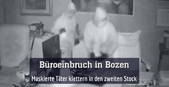 Maskierte Täter klettern in den zweiten Stock