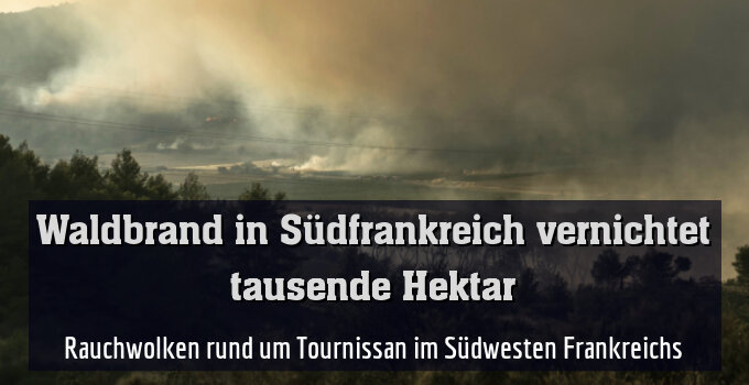 Rauchwolken rund um Tournissan im Südwesten Frankreichs