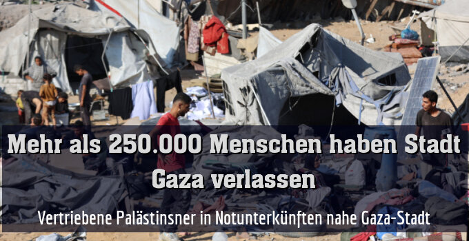 Vertriebene Palästinsner in Notunterkünften nahe Gaza-Stadt
