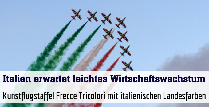 Kunstflugstaffel Frecce Tricolori mit italienischen Landesfarben