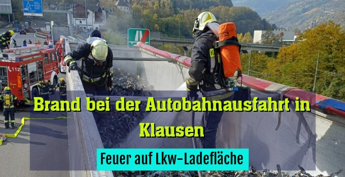 Feuer auf Lkw-Ladefläche
