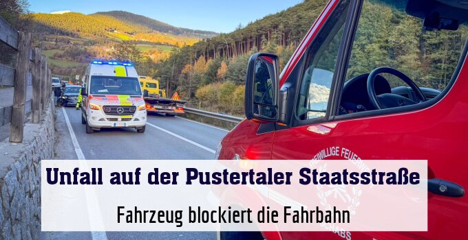 Fahrzeug blockiert die Fahrbahn
