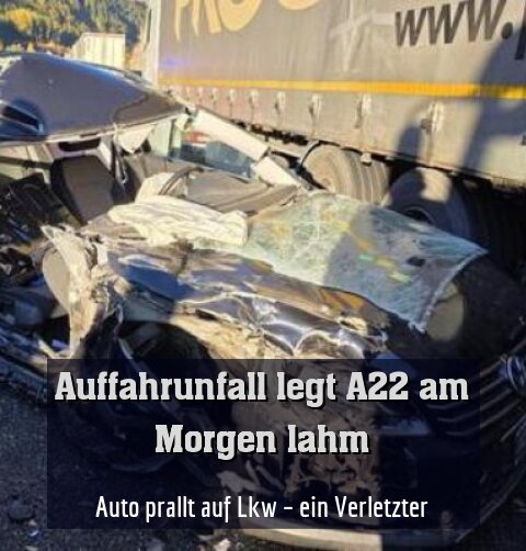 Auto prallt auf Lkw – ein Verletzter