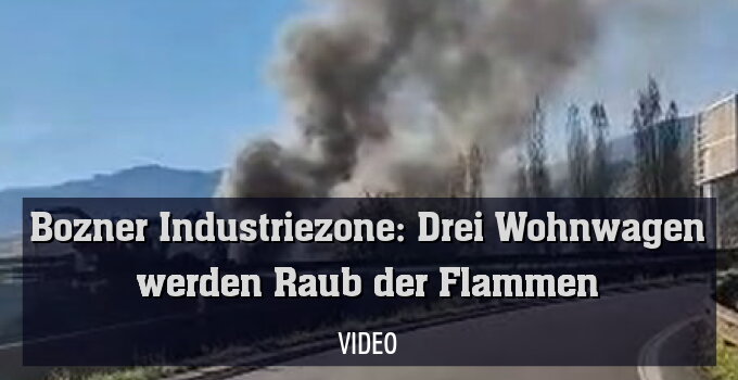 Rauchsäule steigt in den Himmel