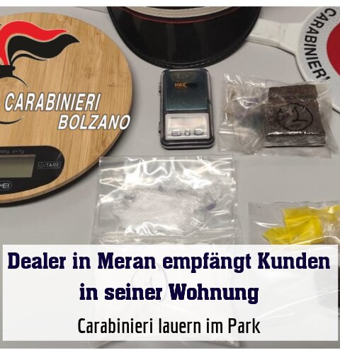 Carabinieri lauern im Park