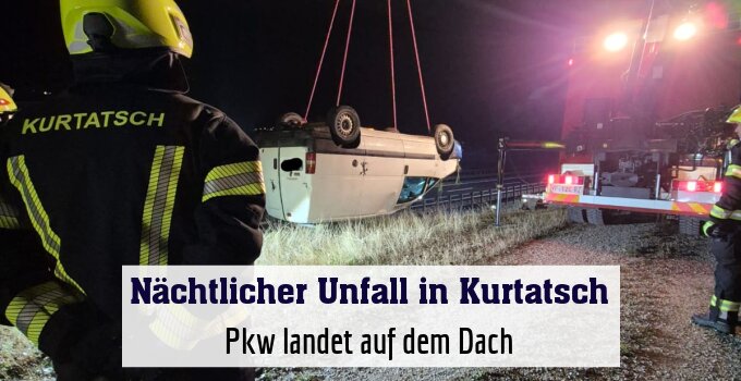 Pkw landet auf dem Dach