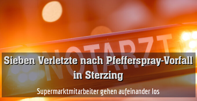 Supermarktmitarbeiter gehen aufeinander los