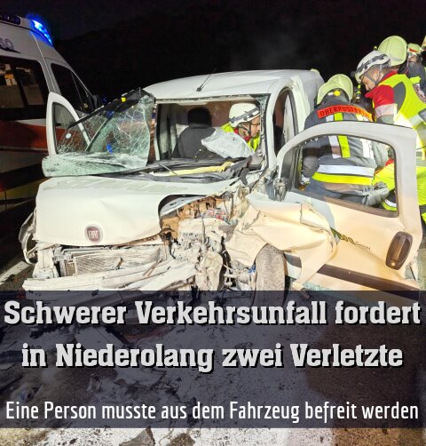 Eine Person musste aus dem Fahrzeug befreit werden