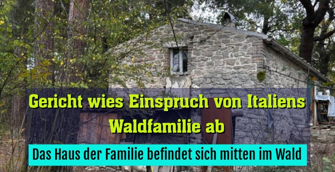 Das Haus der Familie befindet sich mitten im Wald