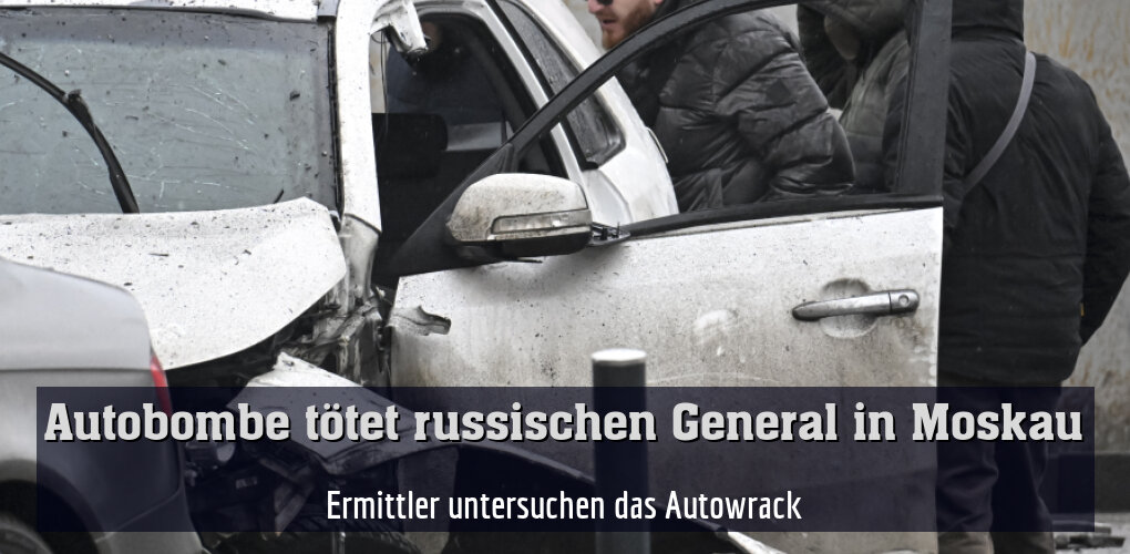 Ermittler untersuchen das Autowrack