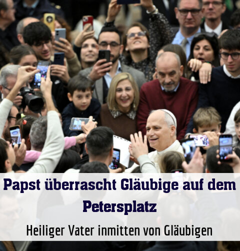 Heiliger Vater inmitten von Gläubigen