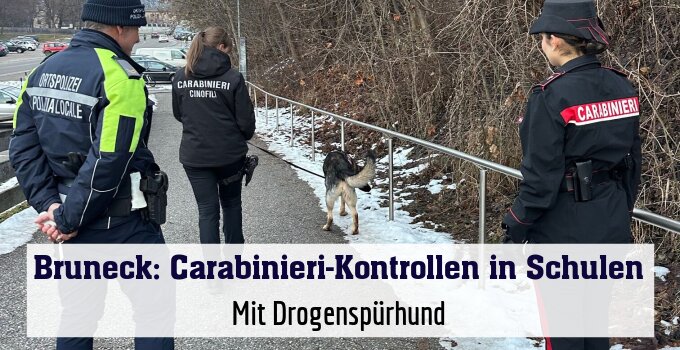 Mit Drogenspürhund