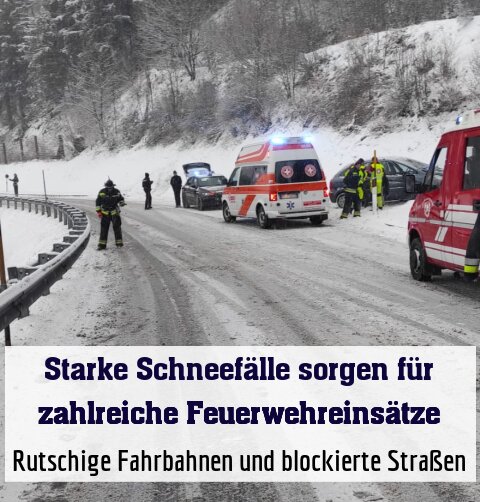 Rutschige Fahrbahnen und blockierte Straßen