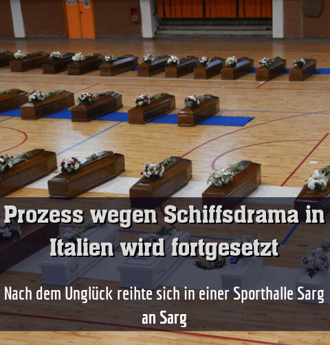Nach dem Unglück reihte sich in einer Sporthalle Sarg an Sarg