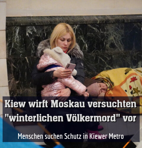 Menschen suchen Schutz in Kiewer Metro