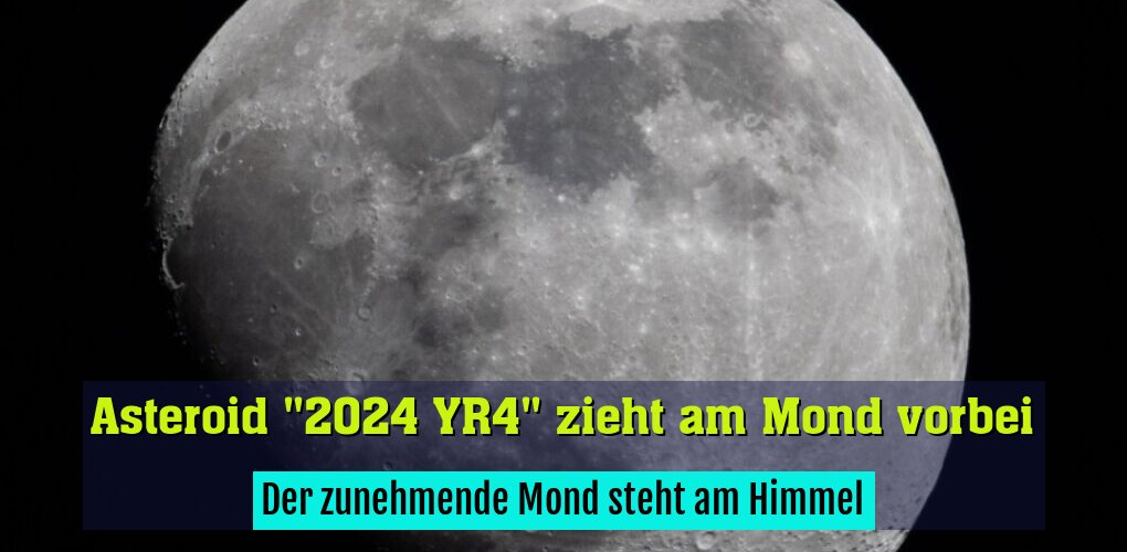 Der zunehmende Mond steht am Himmel