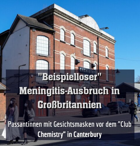 Passantinnen mit Gesichtsmasken vor dem "Club Chemistry" in Canterbury