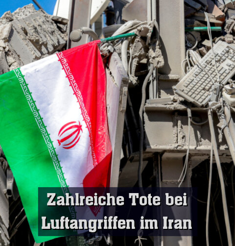 Eine iranische Flagge auf einem zerstörten Gebäude in Teheran