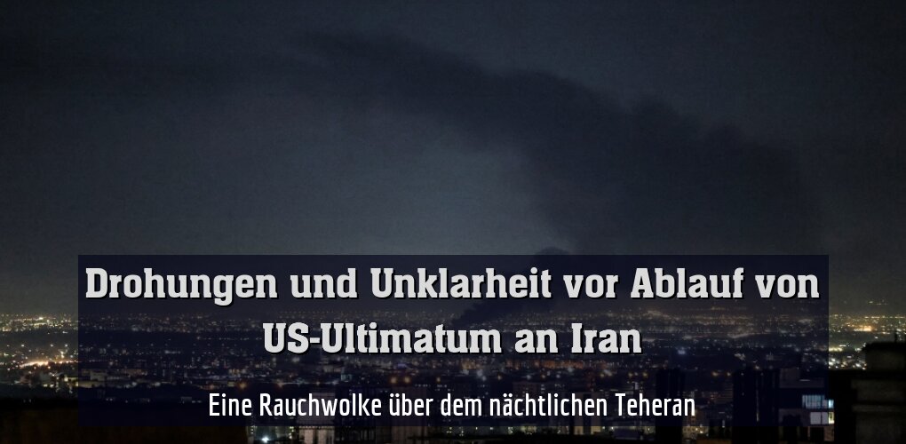Eine Rauchwolke über dem nächtlichen Teheran