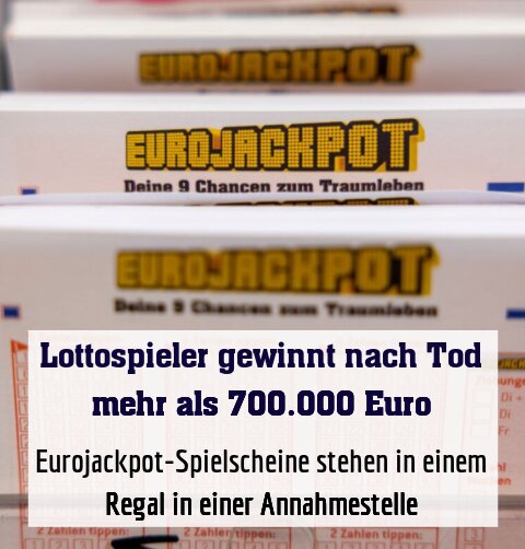 Eurojackpot-Spielscheine stehen in einem Regal in einer Annahmestelle