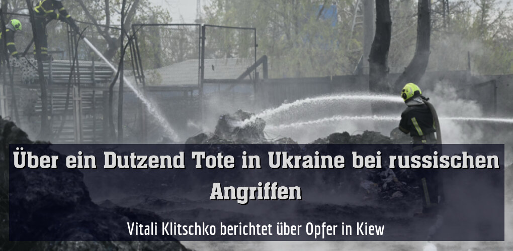 Löscharbeiten nach Angriff in Kiew