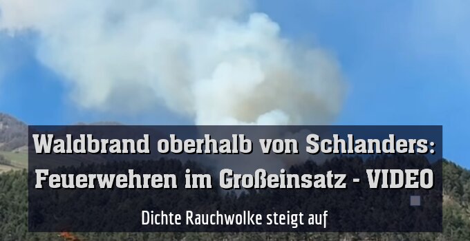 Dichte Rauchwolke steigt auf