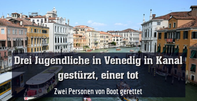 Zwei Personen von Boot gerettet