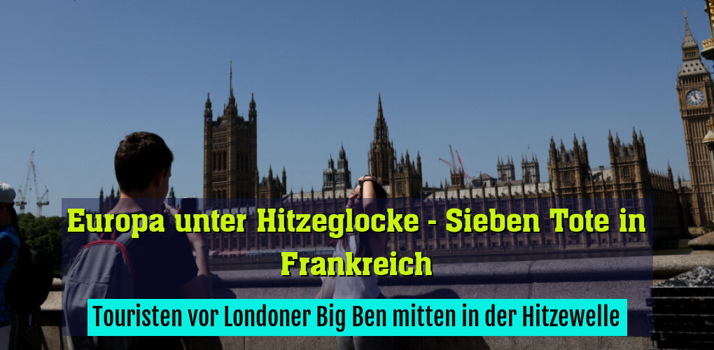 Touristen vor Londoner Big Ben mitten in der Hitzewelle