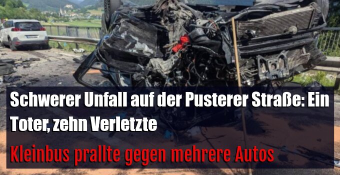 Kleinbus prallte gegen mehrere Autos