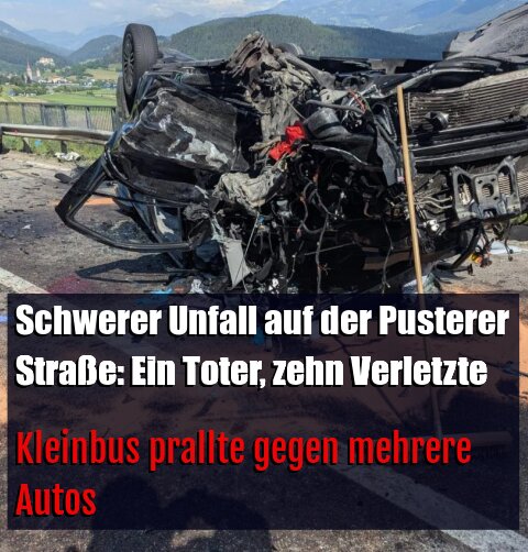 Kleinbus prallte gegen mehrere Autos