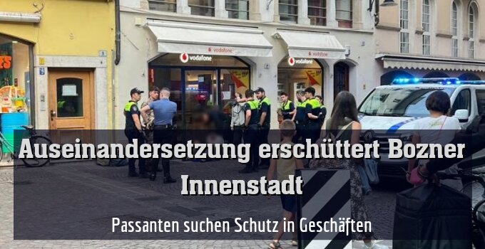 Passanten suchen Schutz in Geschäften
