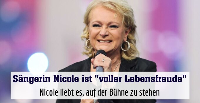 Nicole liebt es, auf der Bühne zu stehen