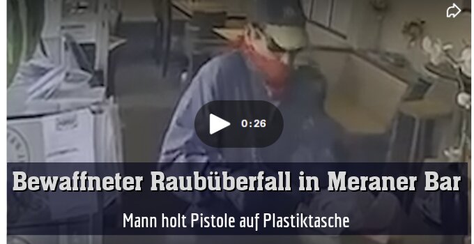 Mann holt Pistole auf Plastiktasche