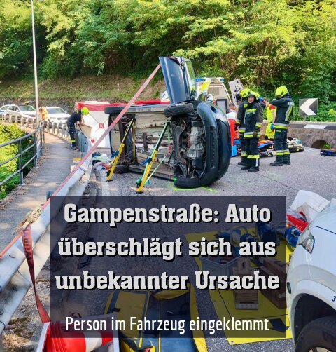 Person im Fahrzeug eingeklemmt