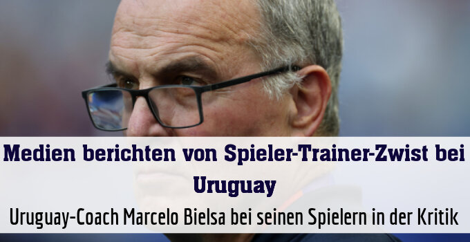 Uruguay-Coach Marcelo Bielsa bei seinen Spielern in der Kritik