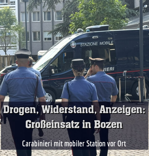 Carabinieri mit mobiler Station vor Ort
