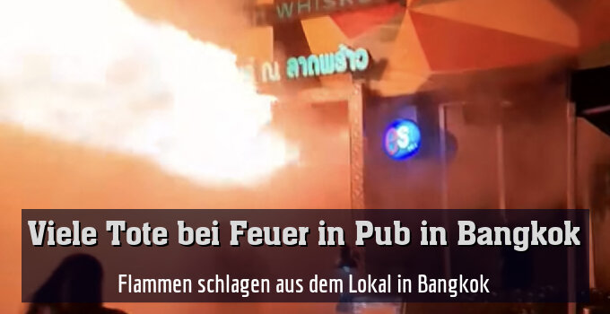 Flammen schlagen aus dem Lokal in Bangkok