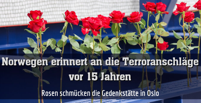 Rosen schmücken die Gedenkstätte in Oslo