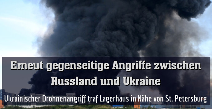 Dunkle Rauchwolken nach ukrainischem Angriff auf Online-Versandhändler