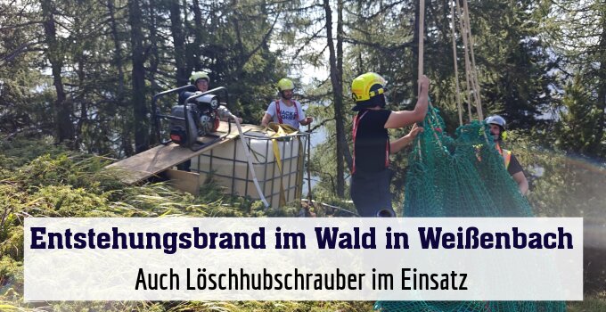 Auch Löschhubschrauber im Einsatz