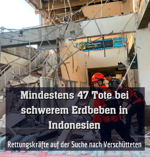 Rettungskräfte auf der Suche nach Verschütteten