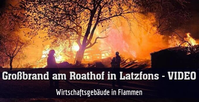 Wirtschaftsgebäude in Flammen