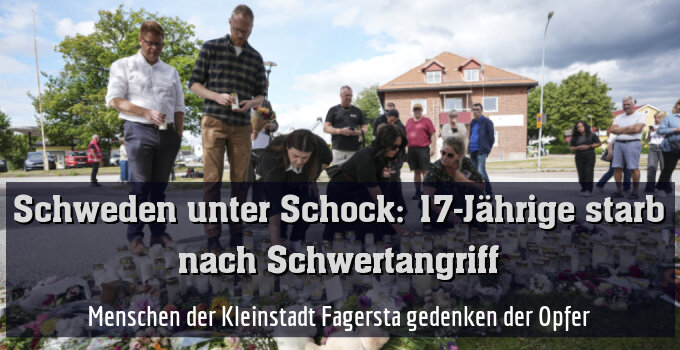 Menschen der Kleinstadt Fagersta gedenken der Opfer