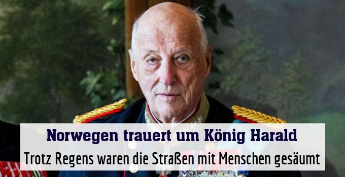Trotz Regens waren die Straßen mit Menschen gesäumt