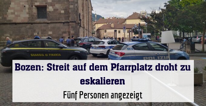 Fünf Personen angezeigt