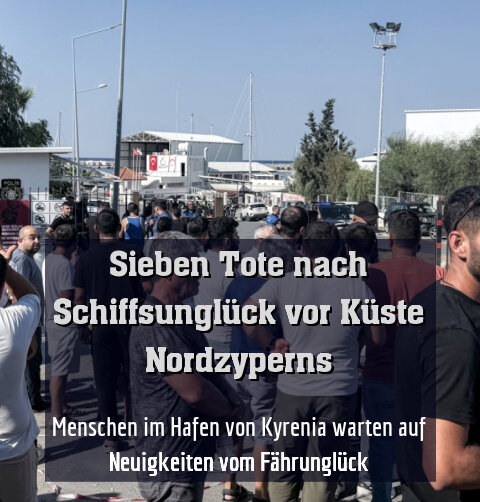 Menschen im Hafen von Kyrenia warten auf Neuigkeiten vom Fährunglück