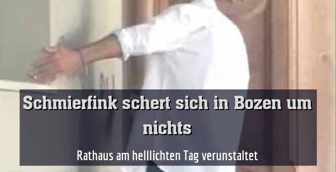 Rathaus am helllichten Tag verunstaltet