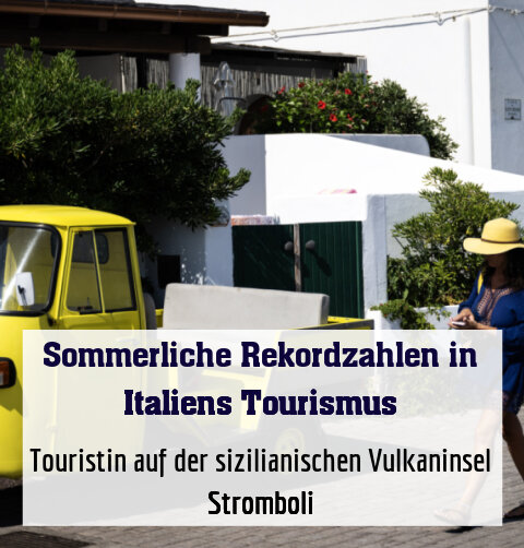 Touristin auf der sizilianischen Vulkaninsel Stromboli