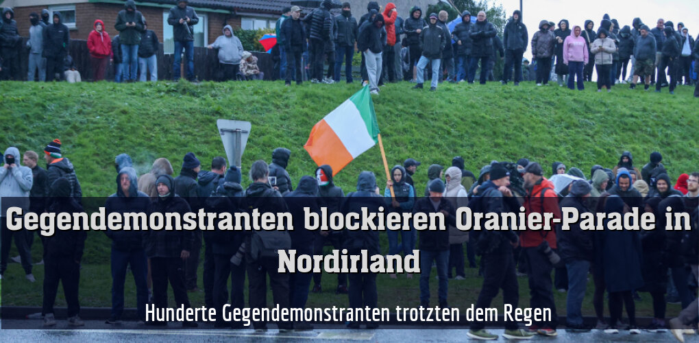Hunderte Gegendemonstranten trotzten dem Regen